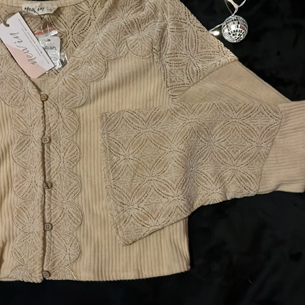 Bell Sleeve Crop Top - Picture 5 of 8